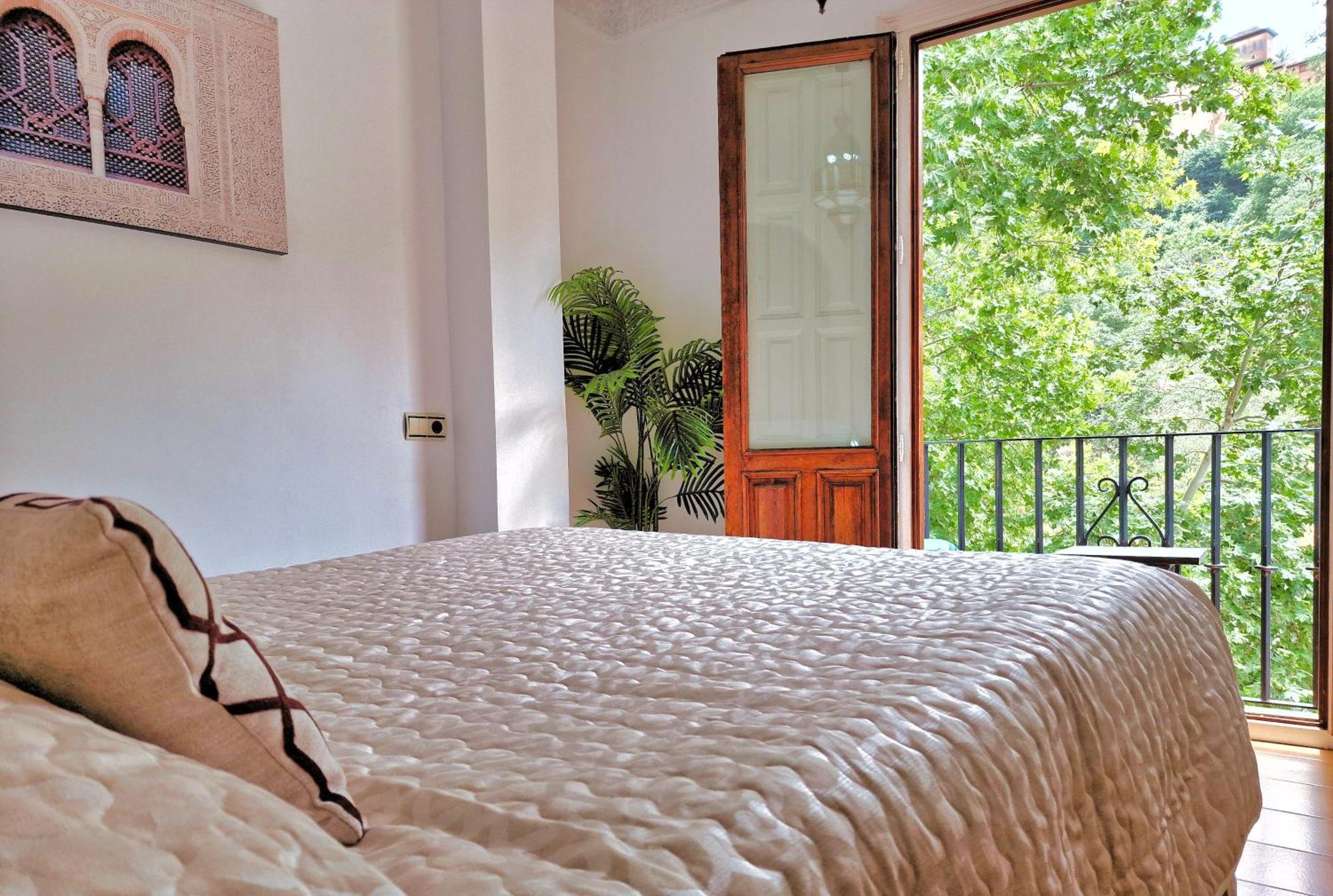 The Nasrid Palace From Your Bed ! Apartment